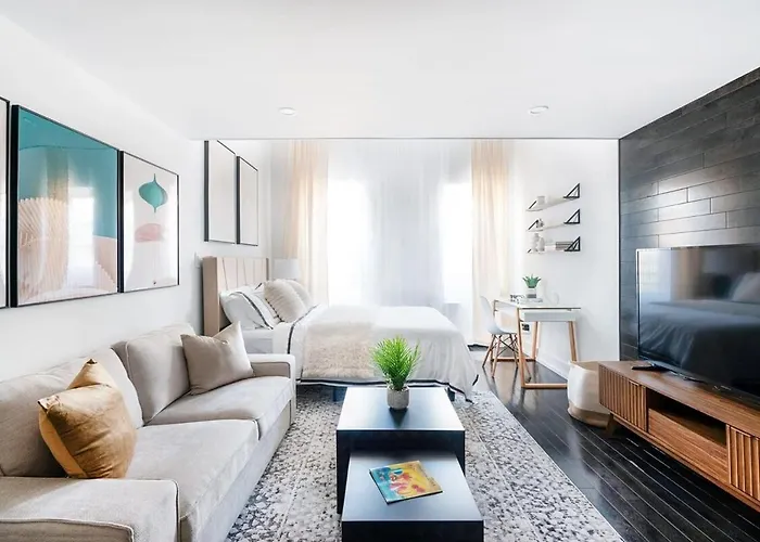 444-5C Newly Renovated Studio Midtown West W&D